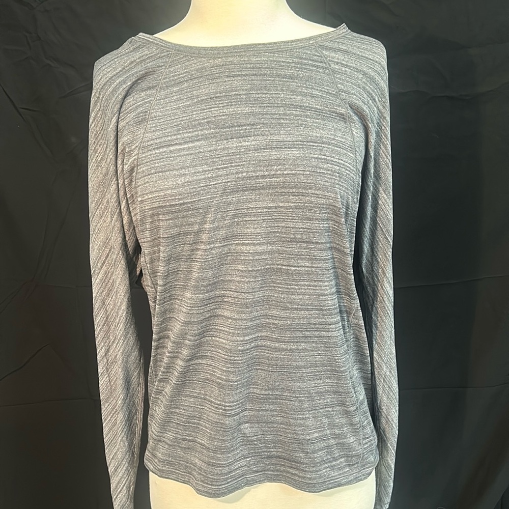 LuluLemon grey long sleeved tee womens Sz8